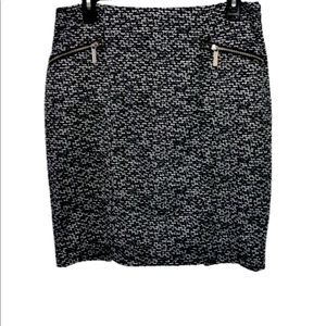 Beautiful like new hardly worn pencil skirt.